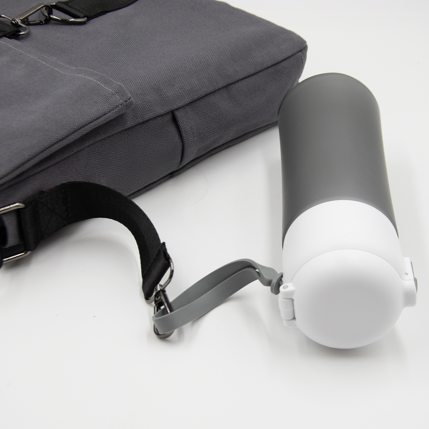 Шоппер Superbag Companion, с тремя отделениями, боковым креплением (карабин) и карманом (серый с черным)-10