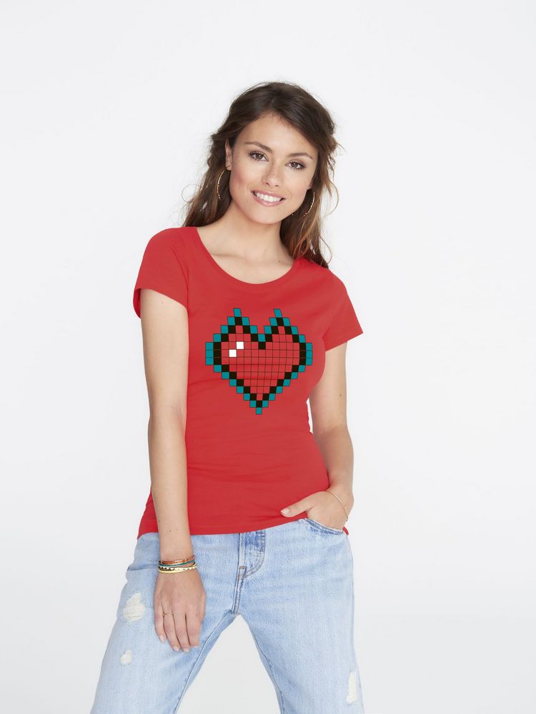 Футболка женская Pixel Heart, красная-0