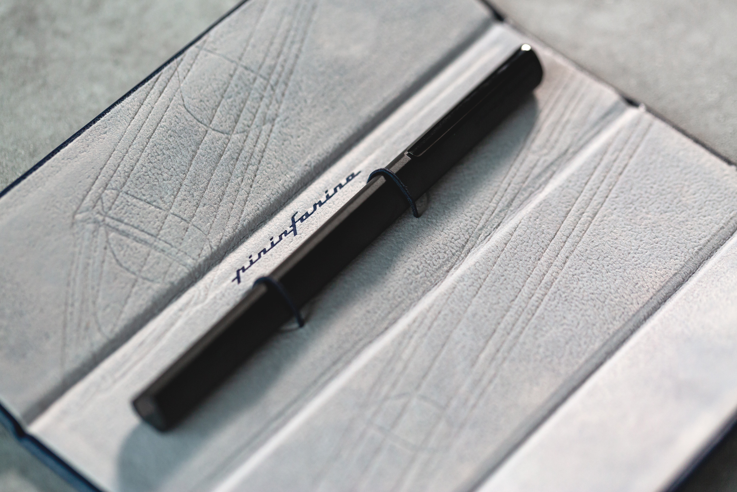 Шариковая ручка Pininfarina PF One BLACK-2